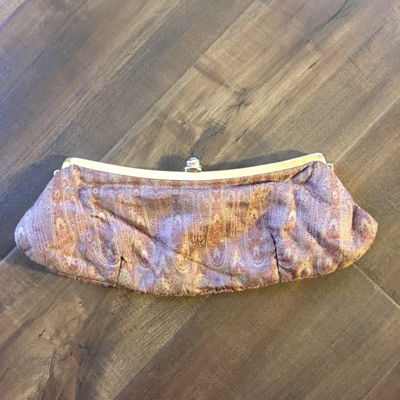 Unique Clutch with rhinestone closure - Picture 2 of 4